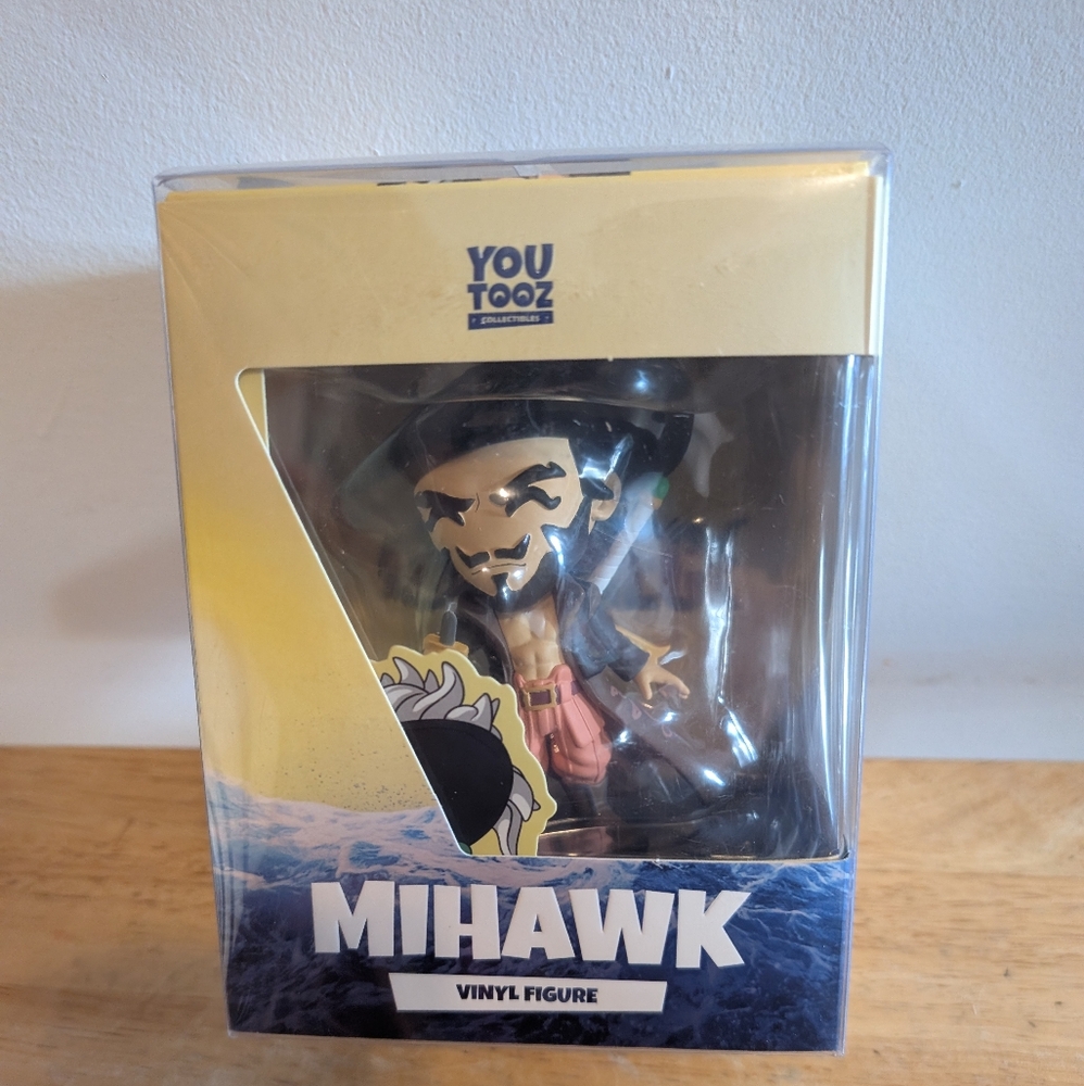 Youtooz Mihawk Vinyl Figure From One Piece